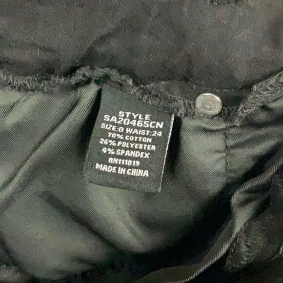 Silver Crush High Waisted Black Stretchy 3-button Shorts Roll Cuffs Pockets 0/24 - Picture 4 of 5